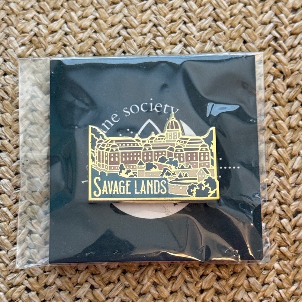 The ARCANE SOCIETY Savage Lands Collectors Pin - New